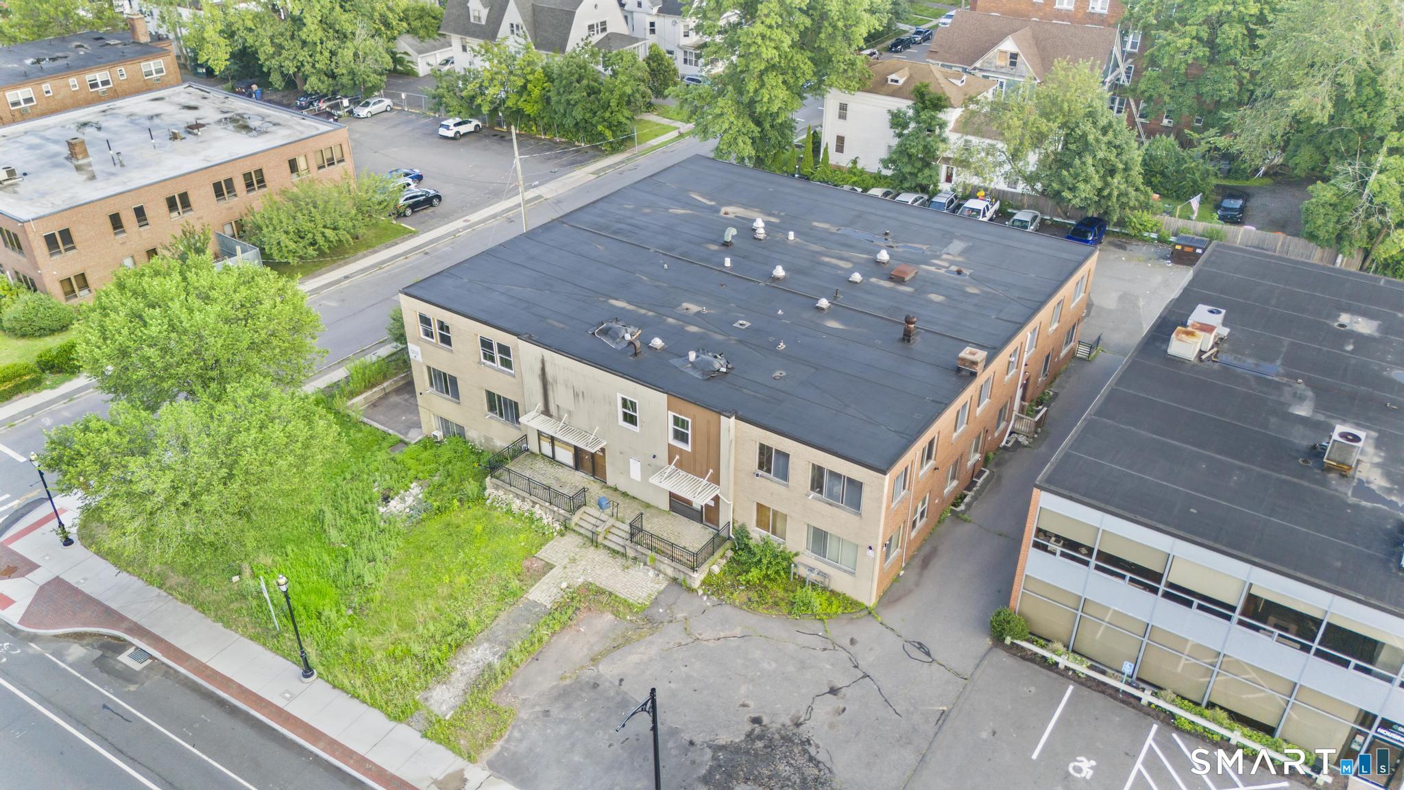 621 Farmington Avenue Hartford, CT 06105 - Photo 9 of 39