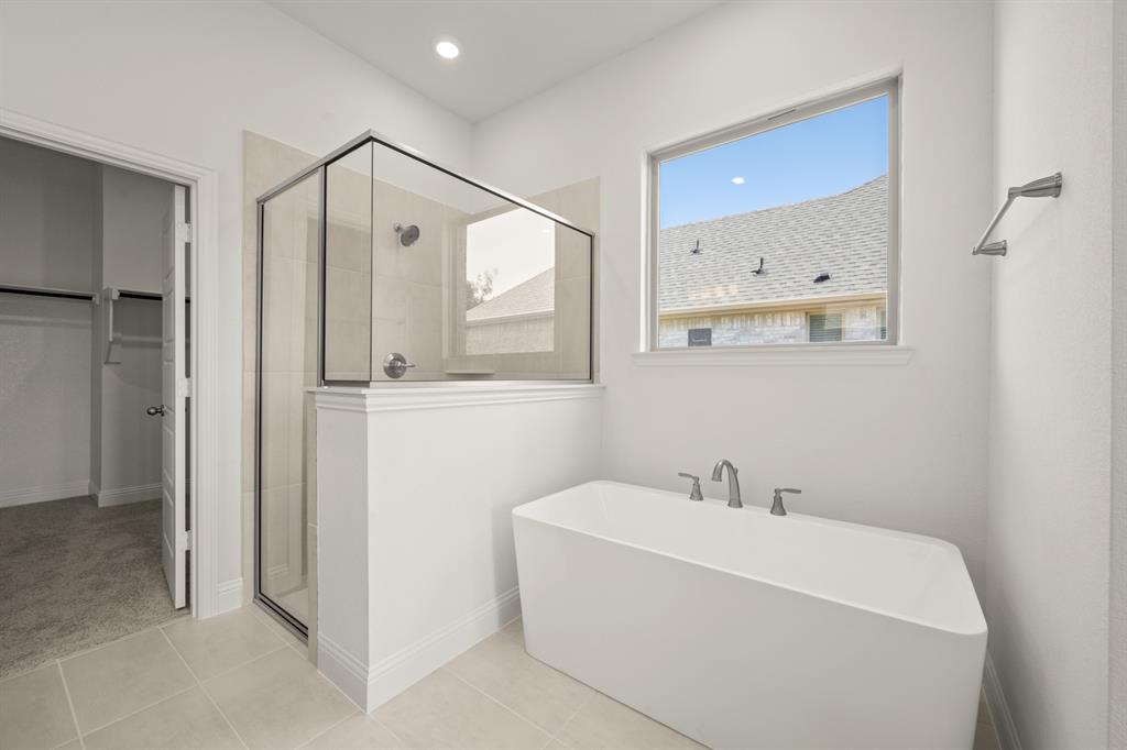 974 Reeves Drive DeSoto, TX 75115 - Photo 13 of 30 974 Reeves- Primary Suite-3