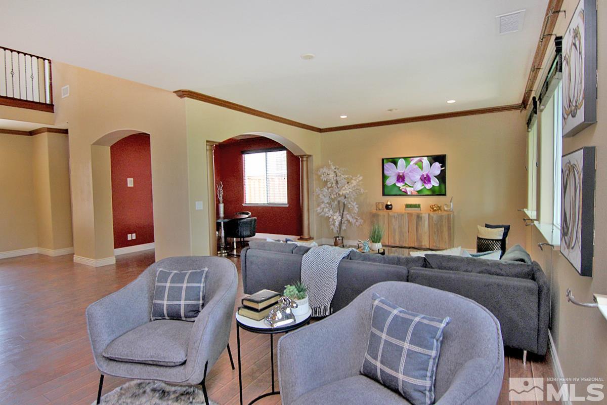 11205 Messina Way Reno, NV 89521 - Photo 15 of 40 a living room with furniture