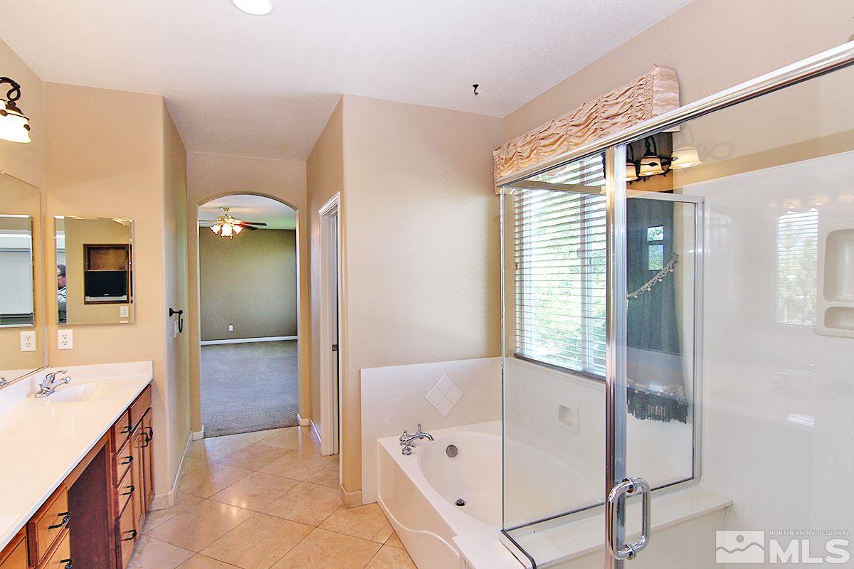 11205 Messina Way Reno, NV 89521 - Photo 27 of 40 a spacious bathroom with a tub sink and mirror