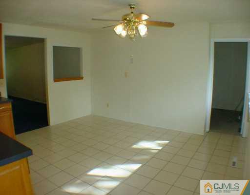 75 Kingsley Road Kendall Park, NJ 08824 - Photo 3 of 8 Gallery Image 3