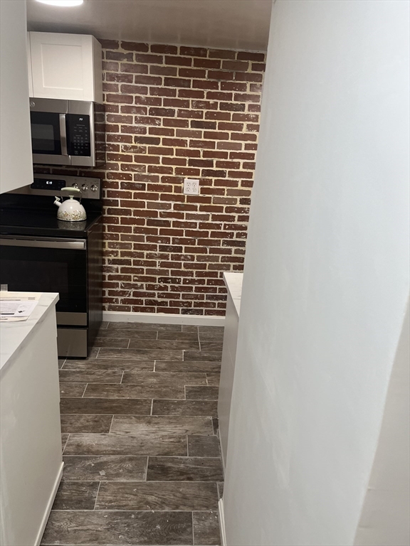 24 Leslie Road, Unit B Newton, MA 02466 - Photo 16 of 30