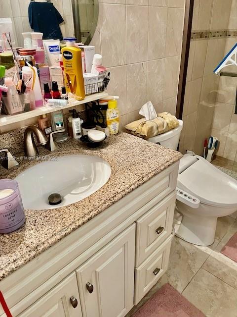 Boynton Beach Boynton Beach, FL 33435 - Photo 18 of 29 a bathroom with a granite countertop sink and a mirror