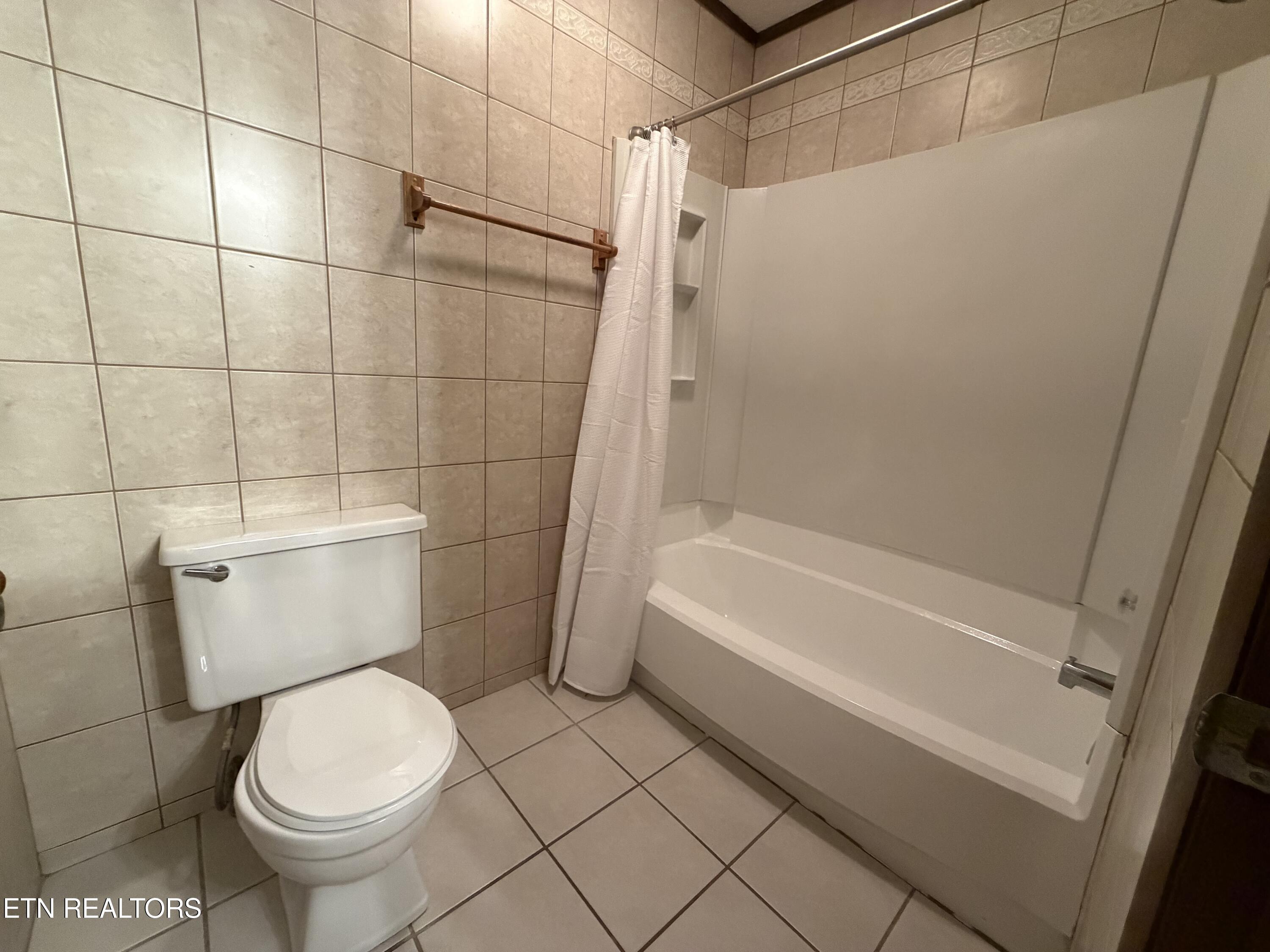 9112 Colchester Ridge Road Knoxville, TN 37922 - Photo 14 of 16 primary bath2