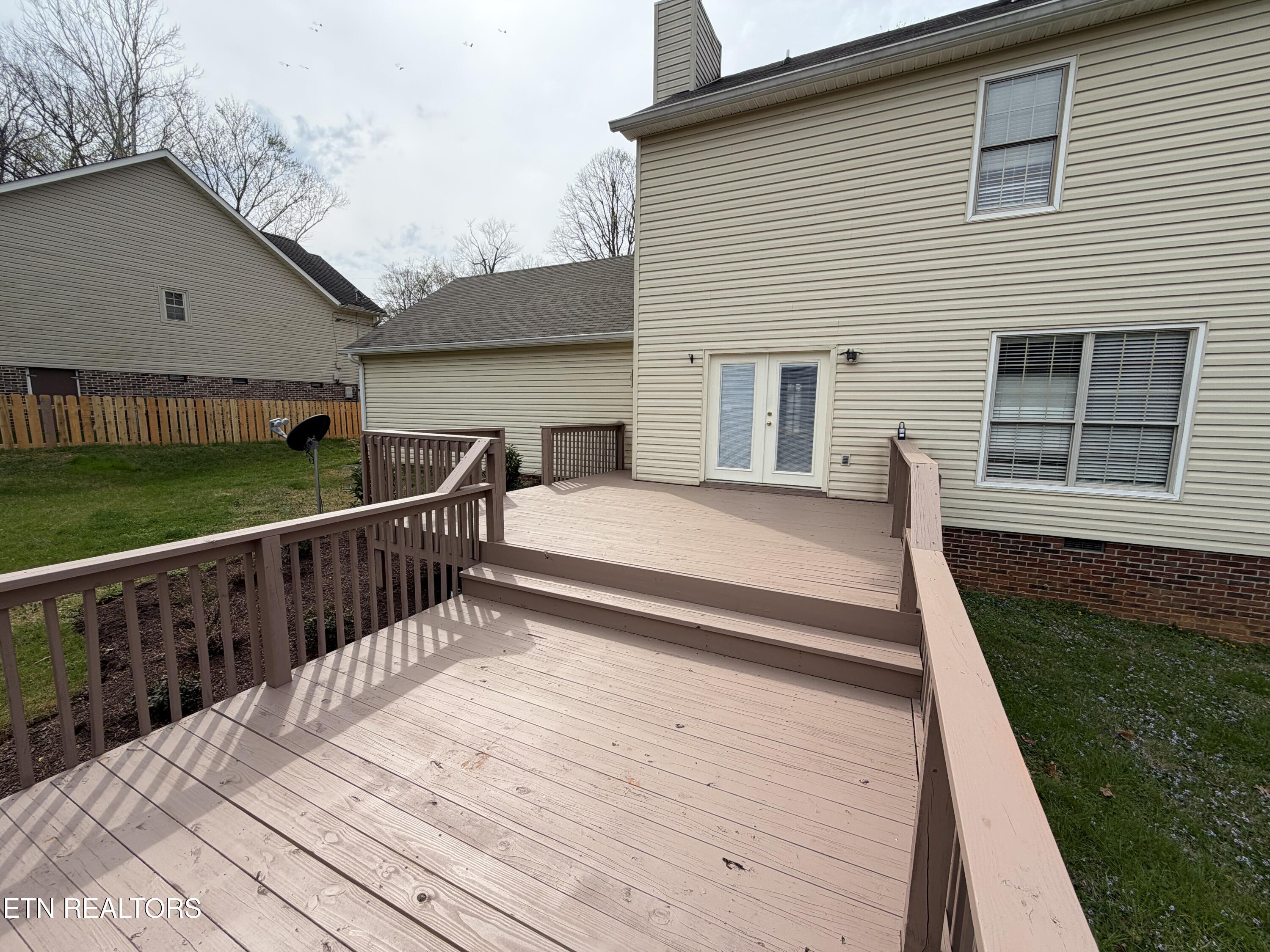 9112 Colchester Ridge Road Knoxville, TN 37922 - Photo 15 of 16 deck2