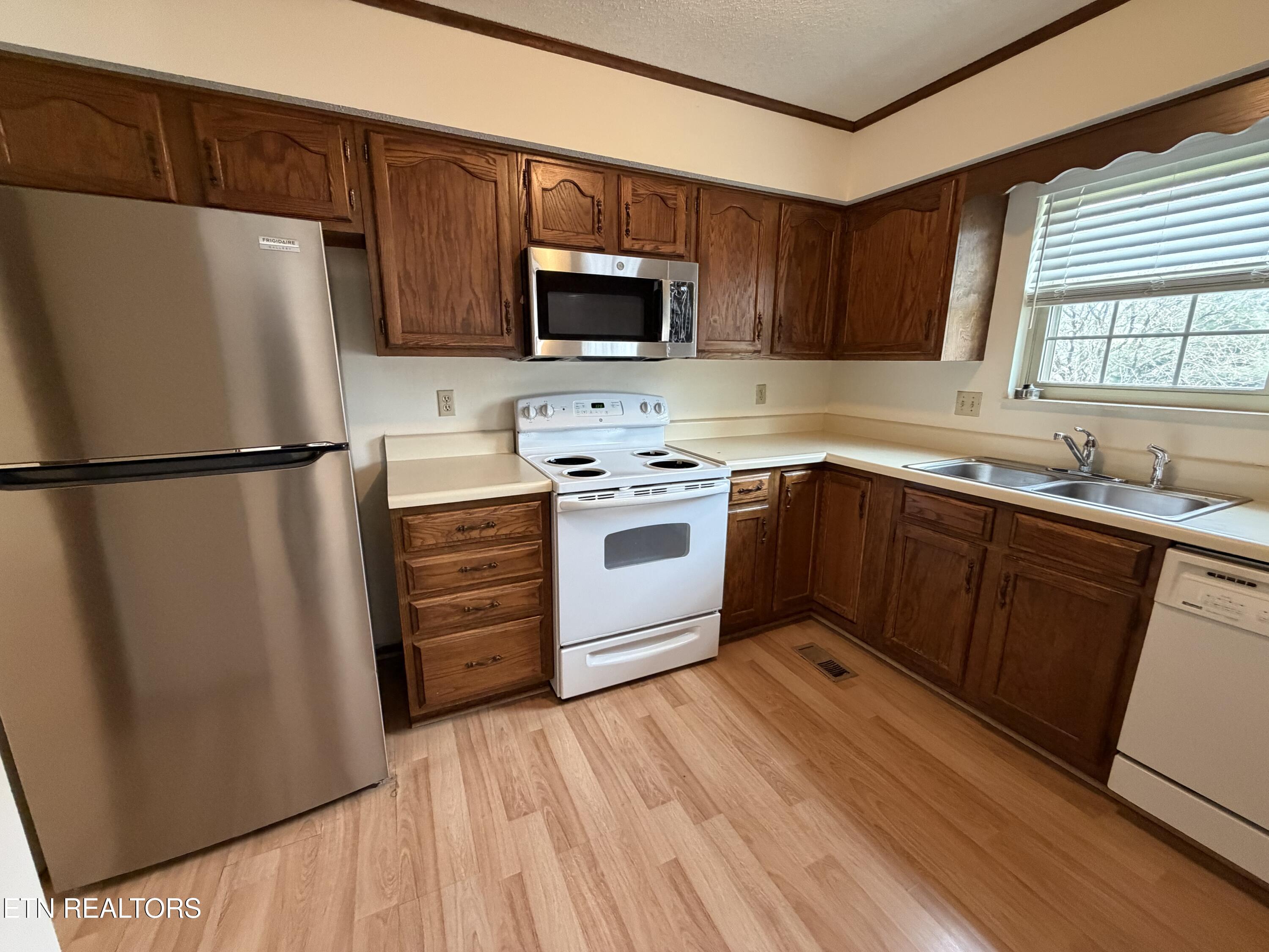 9112 Colchester Ridge Road Knoxville, TN 37922 - Photo 4 of 16 kitchen2