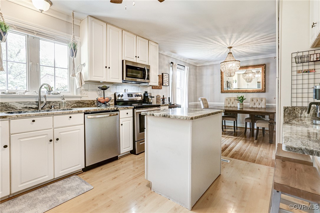 2005 Marroit Road Henrico, VA 23229 - Photo 12 of 40 Double window above the sink with a view to privat