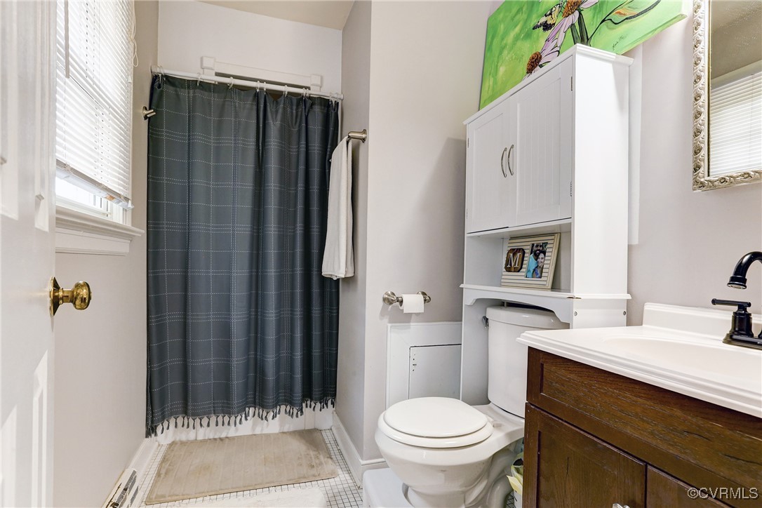 2005 Marroit Road Henrico, VA 23229 - Photo 15 of 40 Primary full bath with window for natural light an