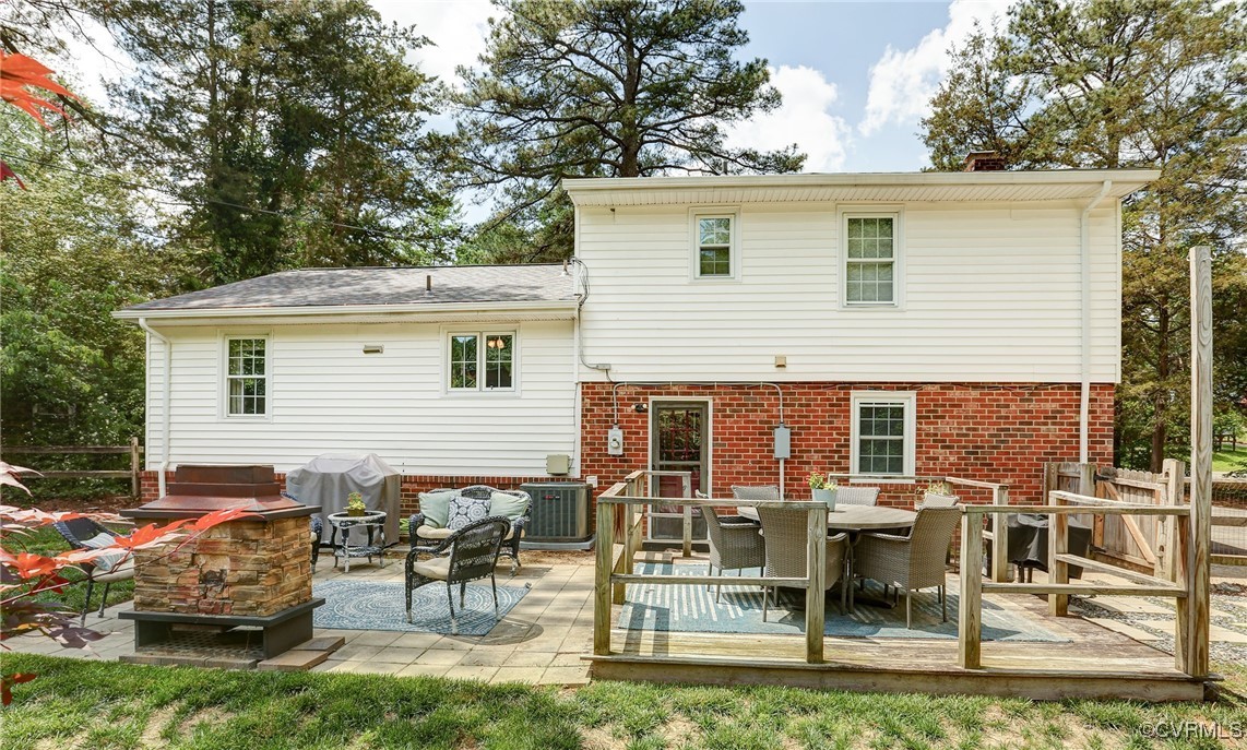 2005 Marroit Road Henrico, VA 23229 - Photo 34 of 40 Multiple spaces to hang out and relax.