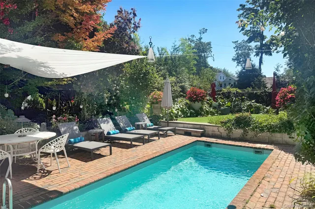 $2,300,000 | 28 Bowden Square, Southampton, NY 11968