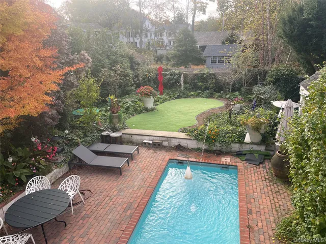 $2,300,000 | 28 Bowden Square, Southampton, NY 11968