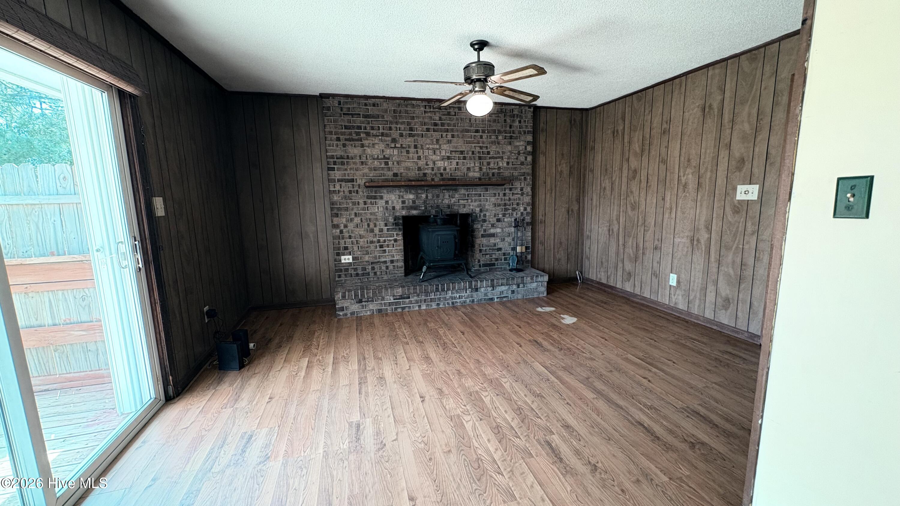 32 Arrowhead Drive Hubert, NC 28539 - Photo 8 of 21 Den/Dining room