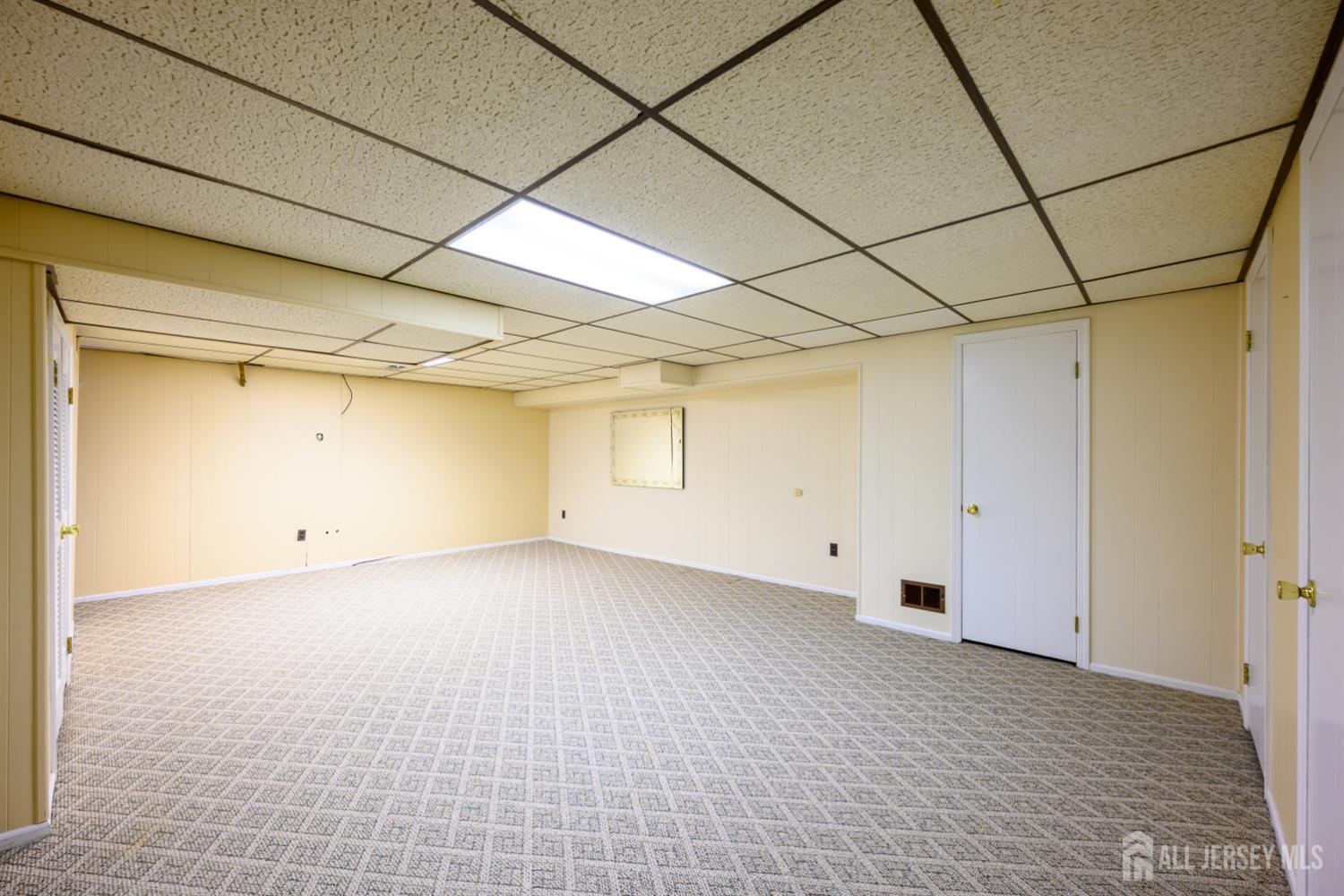 1004 Timber Oaks Road, Unit 4 Edison, NJ 08820 - Photo 13 of 34