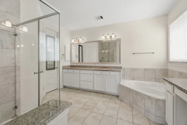 $3,725 | 2202 Lago Canyon Court, Pearland, TX 77089