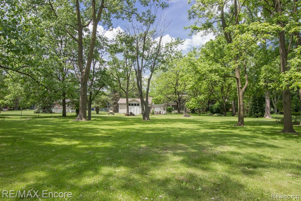 2645 Hickory Lawn Road Rochester Hills, MI 48307 - Photo 38 of 39