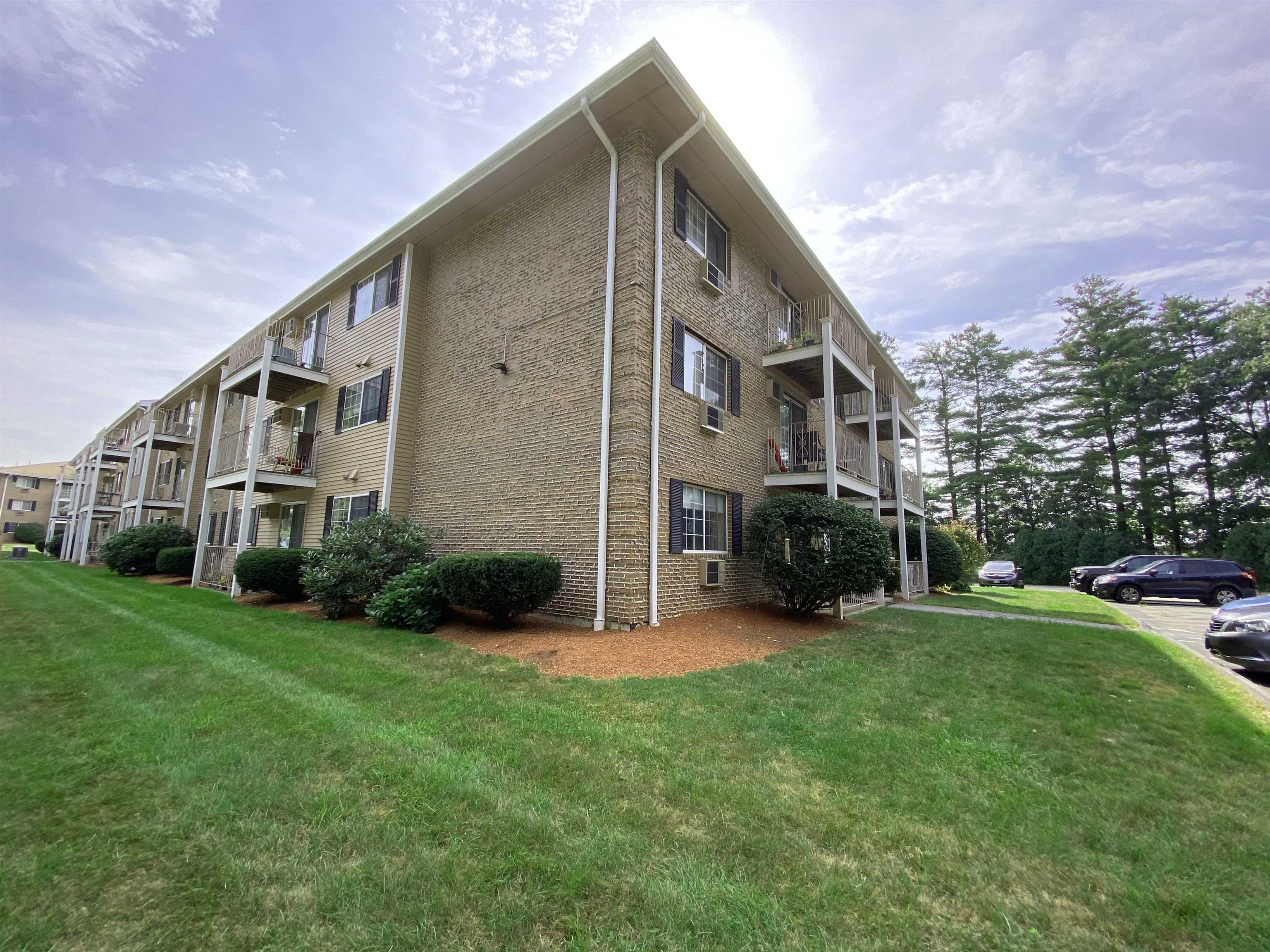 385 Huse Road, Unit 37 Manchester, NH 03103 - Photo 3 of 47 Gallery Image 3
