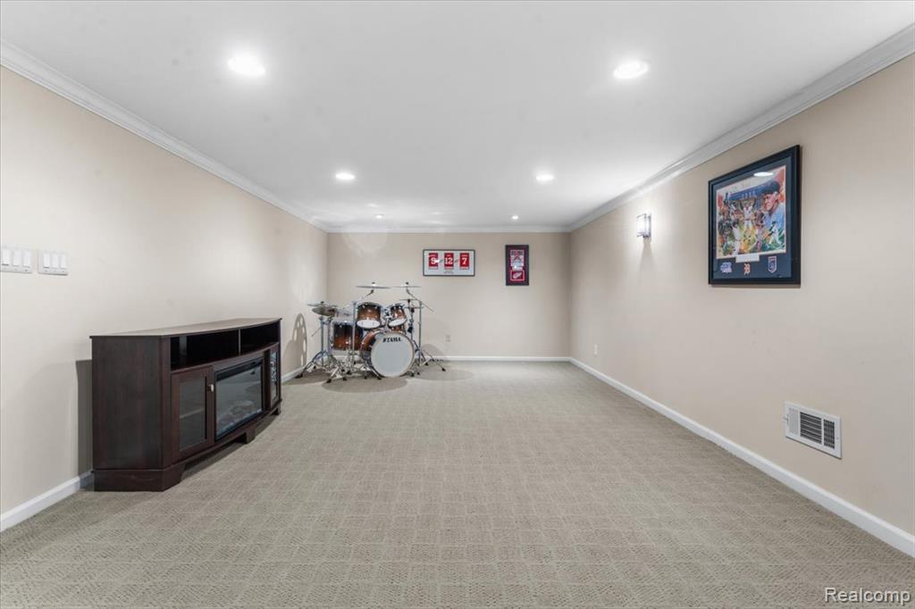 1003 Hemlock Drive Rochester, MI 48307 - Photo 24 of 31 Gallery Image 24