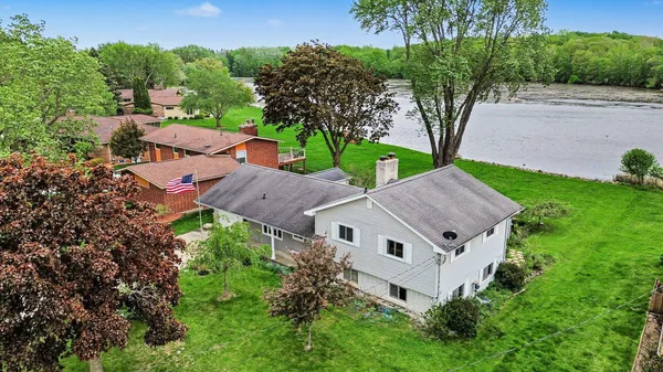 $280,000 | 937 Riverview Drive, Alma, MI 48801