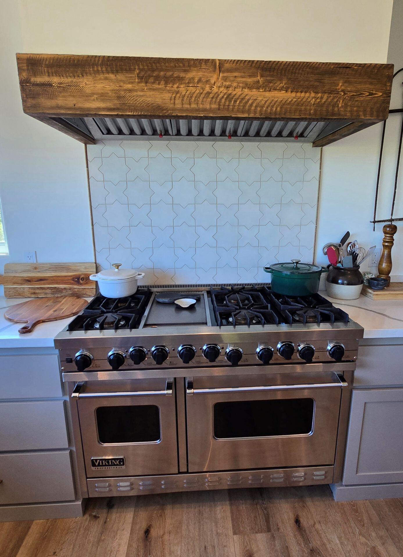 240 Rockinghorse Bend Road Payson, AZ 85541 - Photo 15 of 53 a stove top oven sitting inside of a kitchen