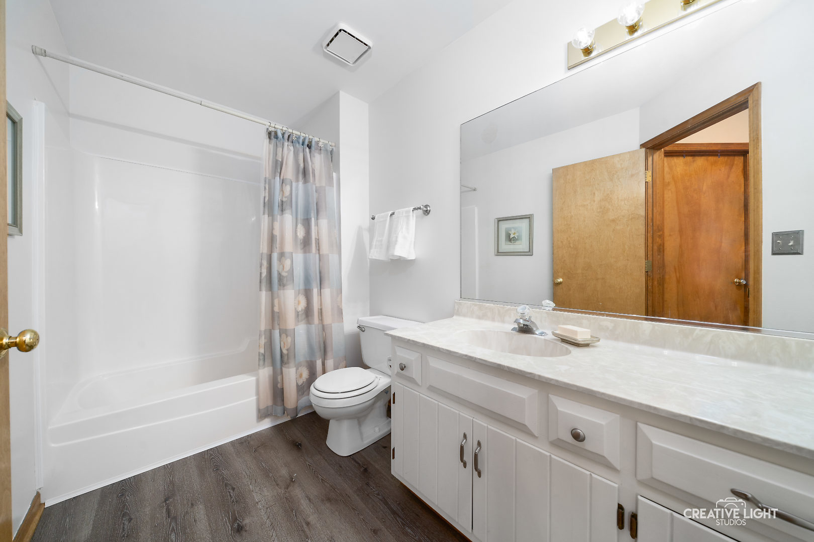 1714 Chestnut Hill Road Plainfield, IL 60586 - Photo 18 of 29 a bathroom with a sink a toilet and shower