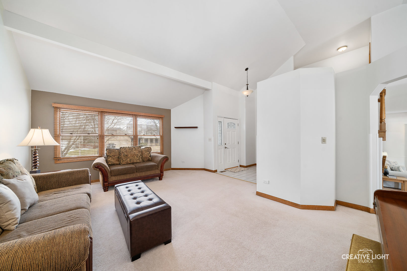 1714 Chestnut Hill Road Plainfield, IL 60586 - Photo 4 of 29 a living room with furniture and a window