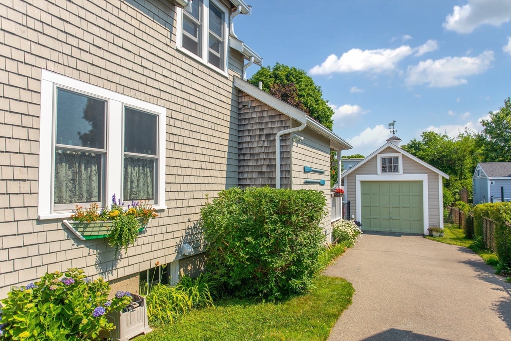 52 Wachusett Road Weymouth, MA 02191 - Photo 4 of 41