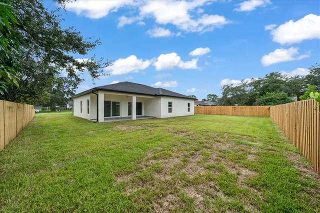 a view of a house with backyard and garden