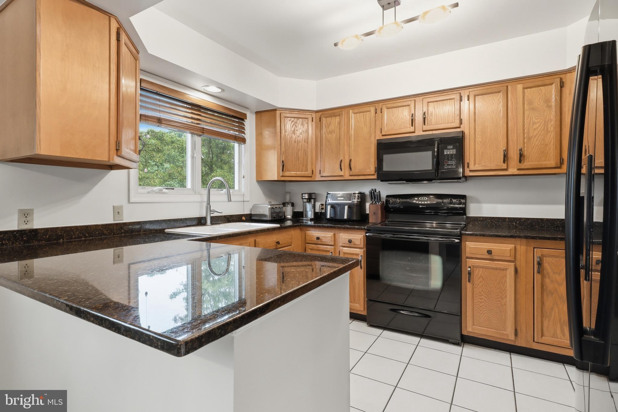 186 Greenleaf Road York, PA 17406 - Photo 7 of 43