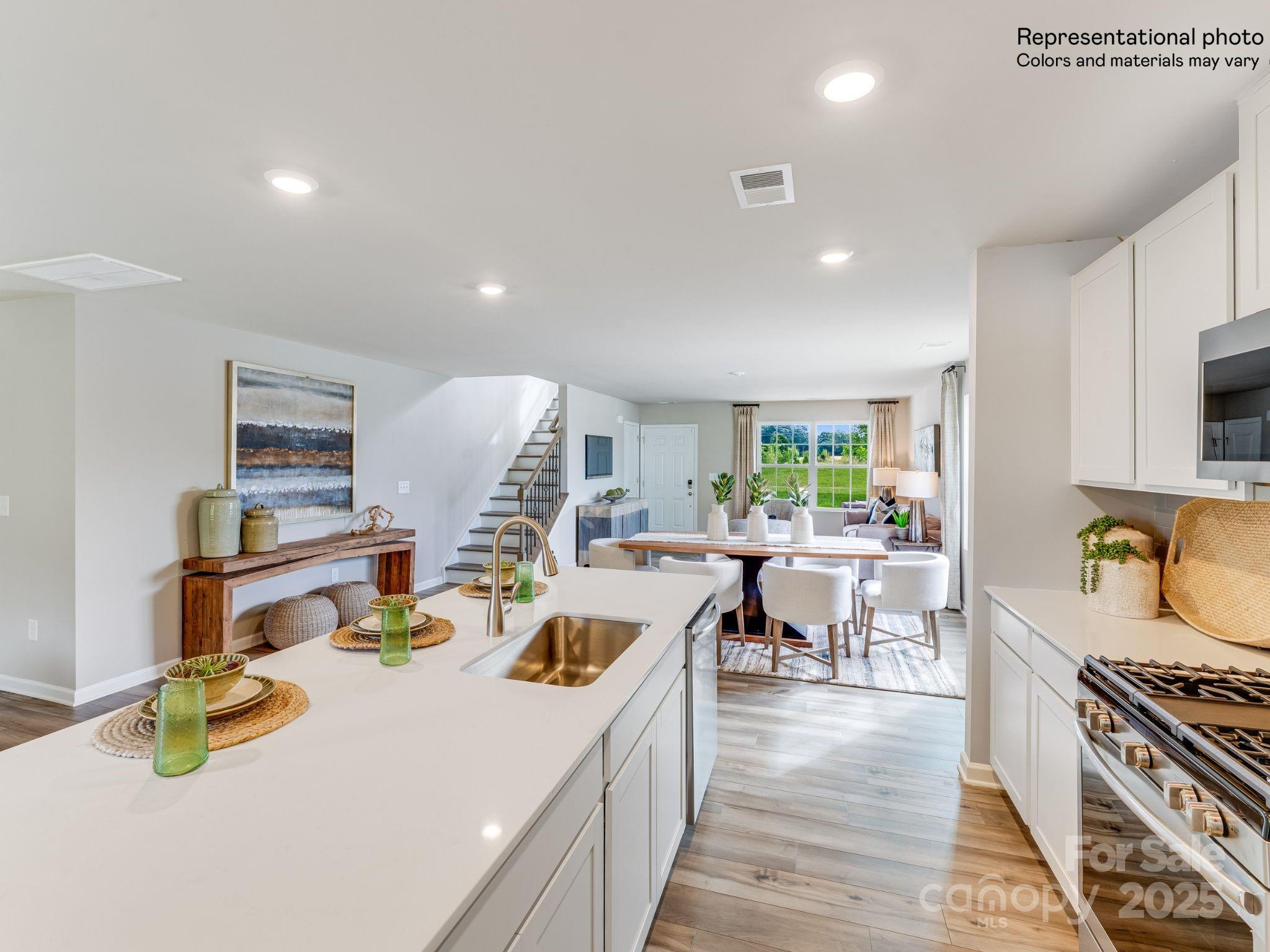 1611 Spring Edgemoor Sc 29712 Edgemoor, SC 29712 - Photo 14 of 32 a very nice looking kitchen with a table and chairs