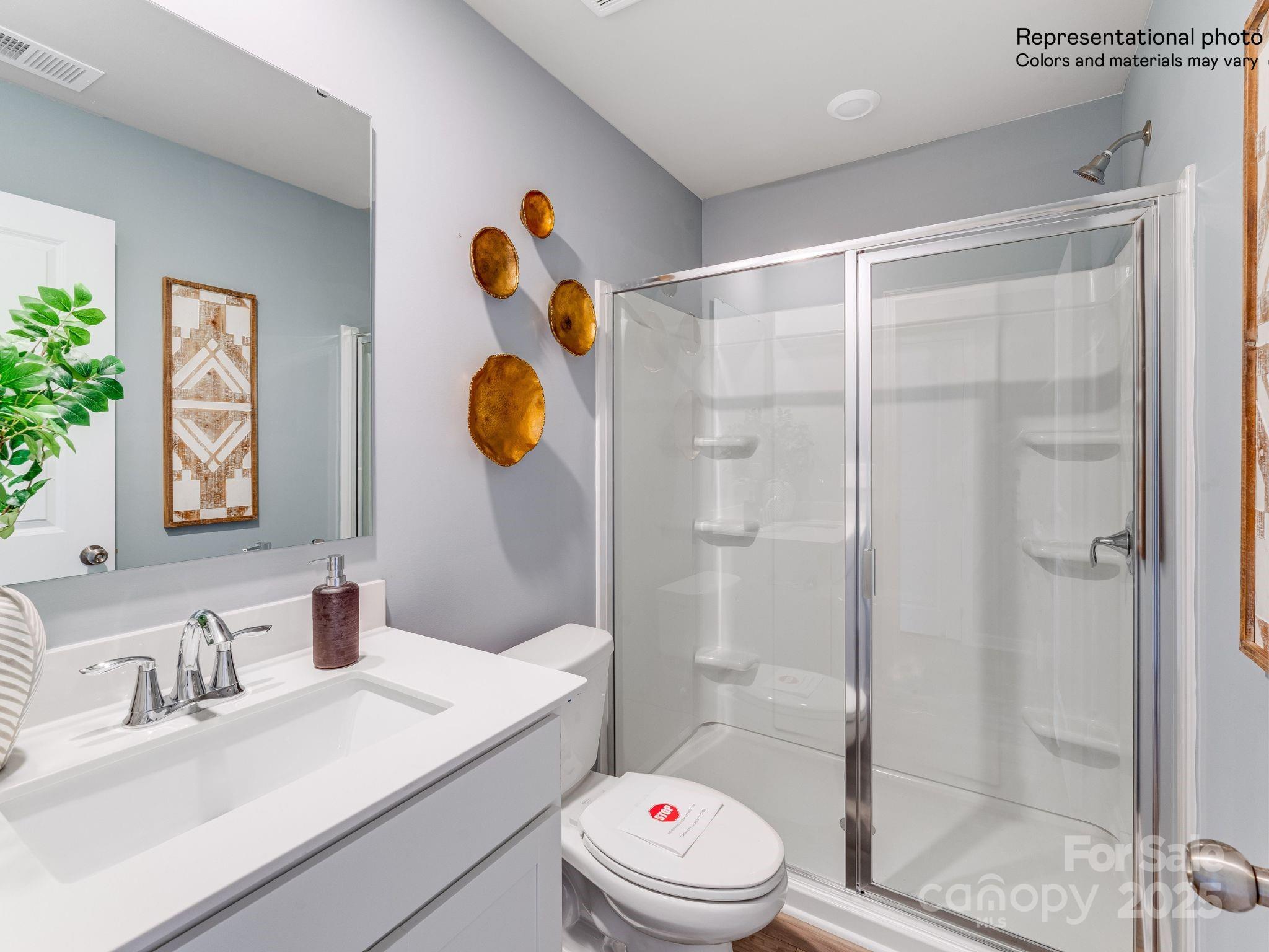 1611 Spring Edgemoor Sc 29712 Edgemoor, SC 29712 - Photo 20 of 32 a bathroom with a sink toilet and shower
