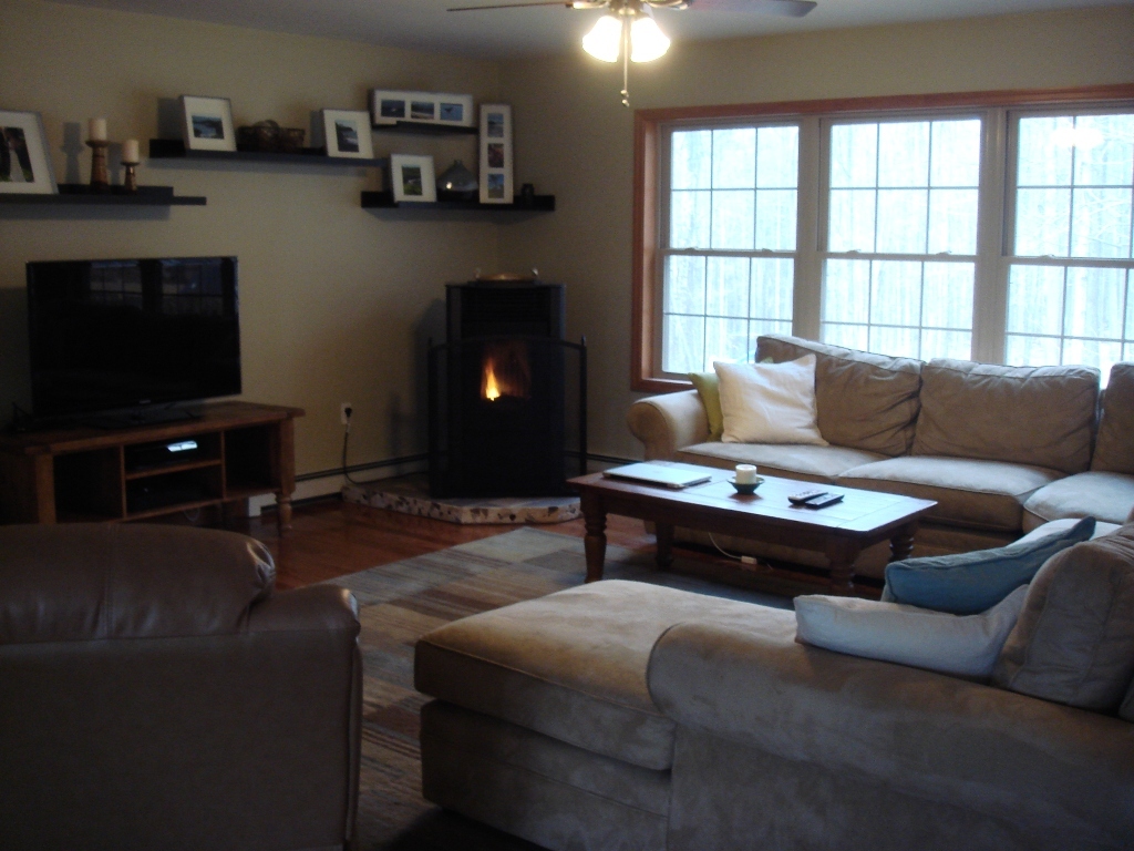 21 Stormview Road Lanesborough, MA 01237 - Photo 4 of 16 Living room