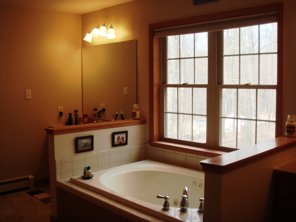 21 Stormview Road Lanesborough, MA 01237 - Photo 9 of 16 Master tub
