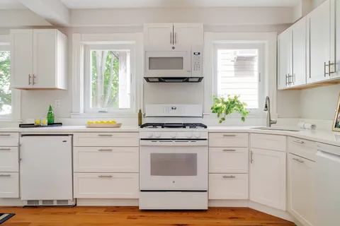 $965,000 | 89 Kinnaird Street, Unit 2, Cambridge, MA 02139
