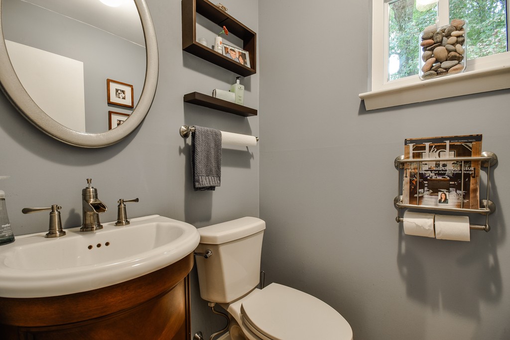 92 Richard Road Holliston, MA 01746 - Photo 9 of 27 Gallery Image 9