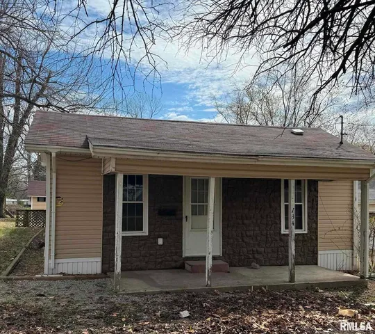 $25,000 | 734 North Division Street, Du Quoin, IL 62832