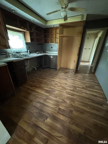 $25,000 | 734 North Division Street, Du Quoin, IL 62832