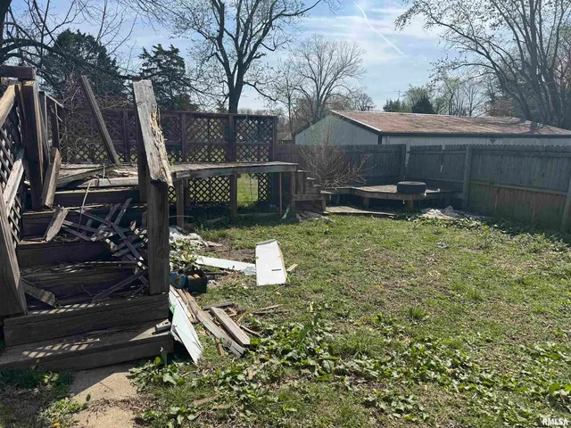 $25,000 | 734 North Division Street, Du Quoin, IL 62832