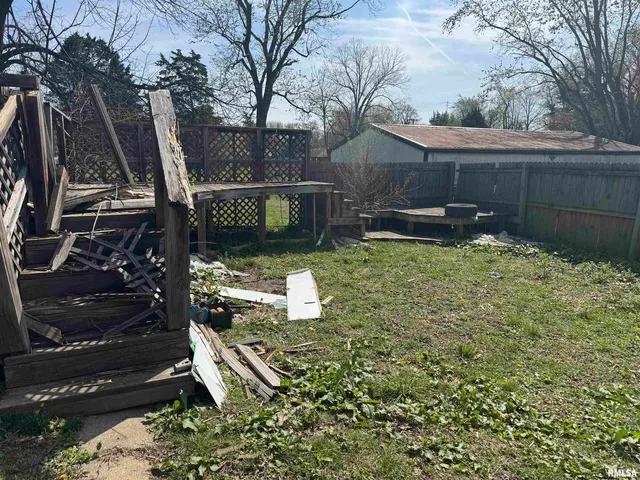 $25,000 | 734 North Division Street, Du Quoin, IL 62832