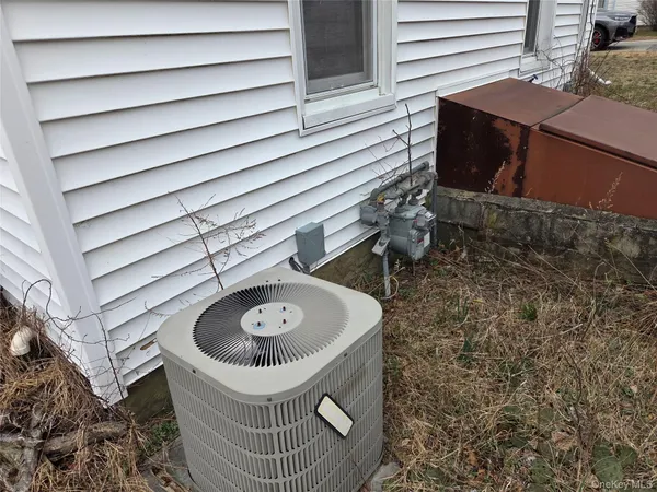 $399,900 | 84 Chapel Avenue, East Patchogue, NY 11772