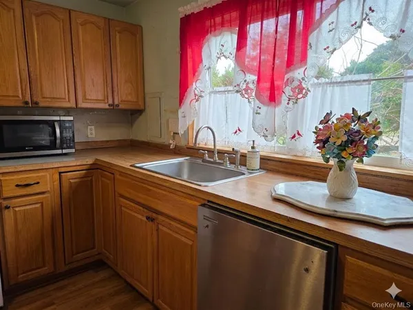 $399,900 | 84 Chapel Avenue, East Patchogue, NY 11772