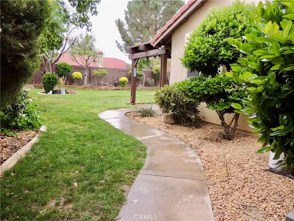 $2,600 | 1142 Stephanie Court, Lancaster, CA 93535