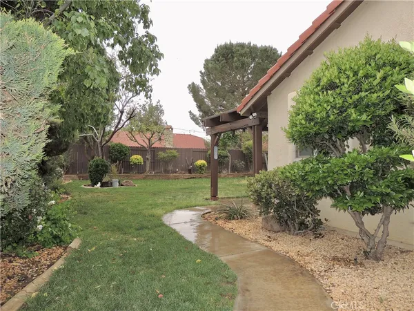 $2,600 | 1142 Stephanie Court, Lancaster, CA 93535