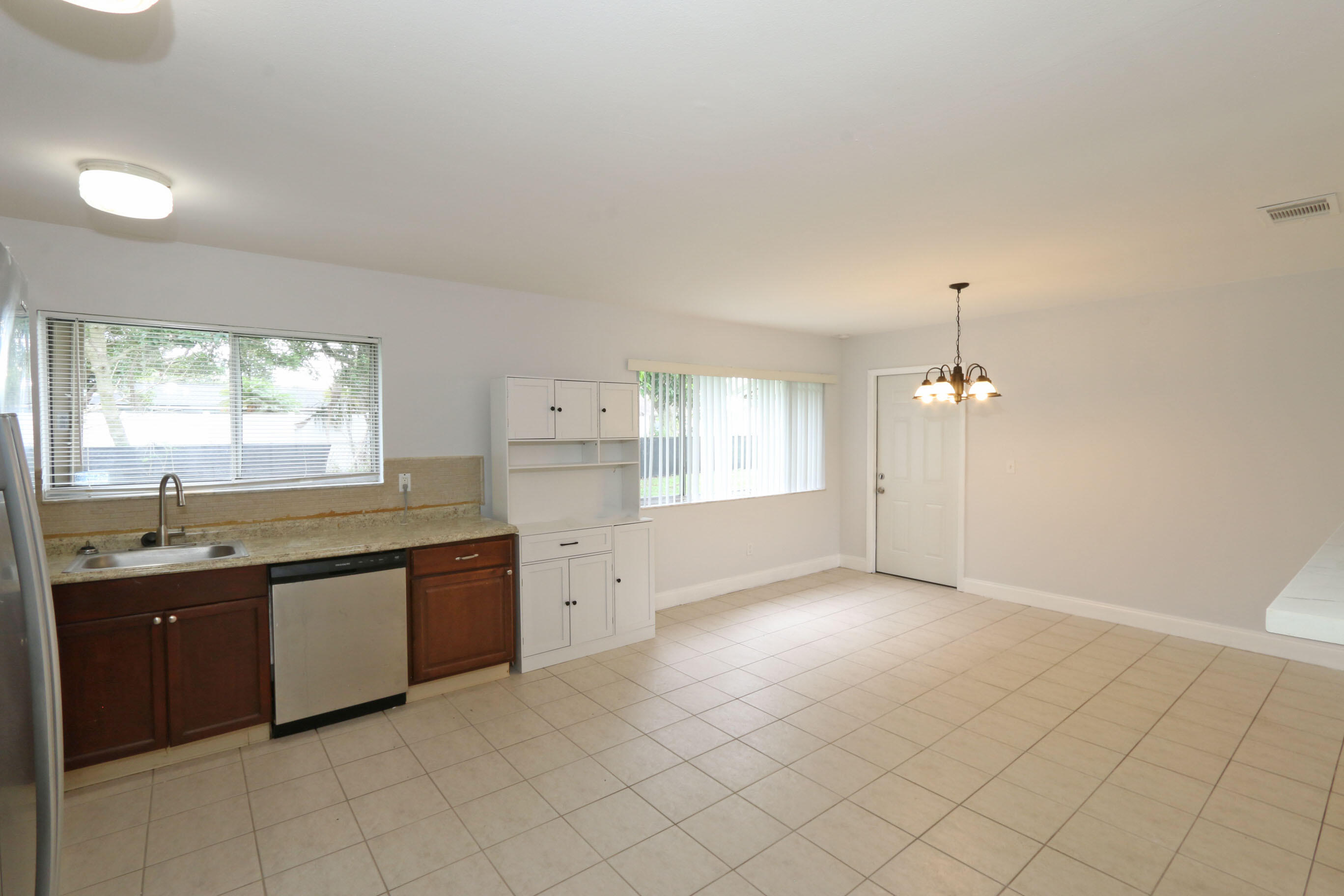 400 Southwest Ruffner Court Port St. Lucie, FL 34953 - Photo 10 of 27 ing Room