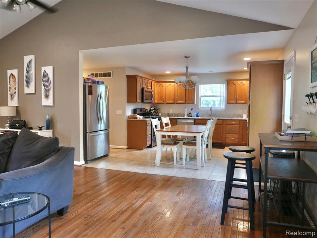 45601 Judd Road Belleville, MI 48111 - Photo 10 of 33