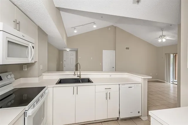 $2,100 | 3848 Lyons Road, Unit 202, Coconut Creek, FL 33073