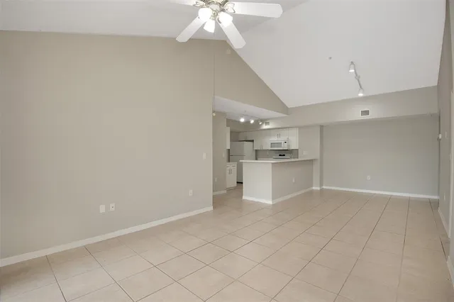 $2,100 | 3848 Lyons Road, Unit 202, Coconut Creek, FL 33073