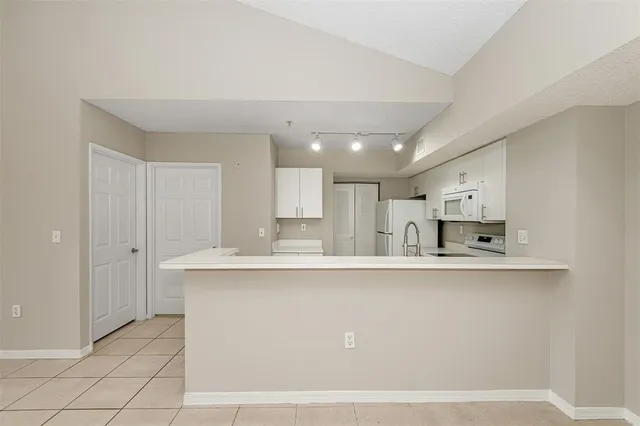 $2,100 | 3848 Lyons Road, Unit 202, Coconut Creek, FL 33073