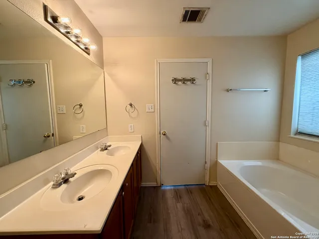 $1,900 | 7439 Carriage Pass, San Antonio, TX 78249