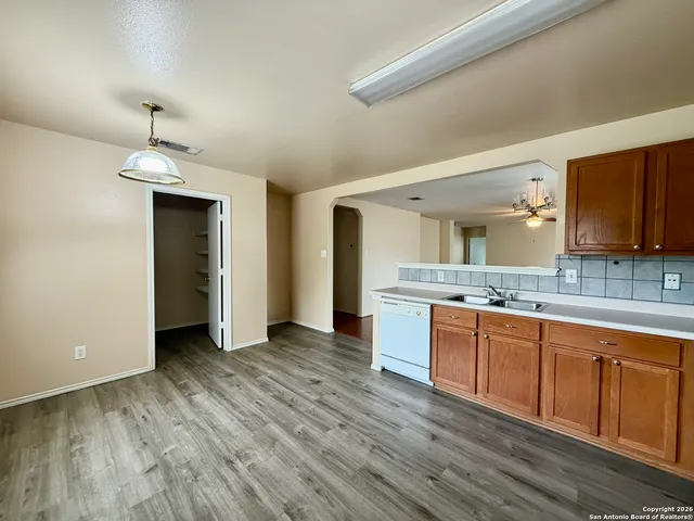 $1,900 | 7439 Carriage Pass, San Antonio, TX 78249