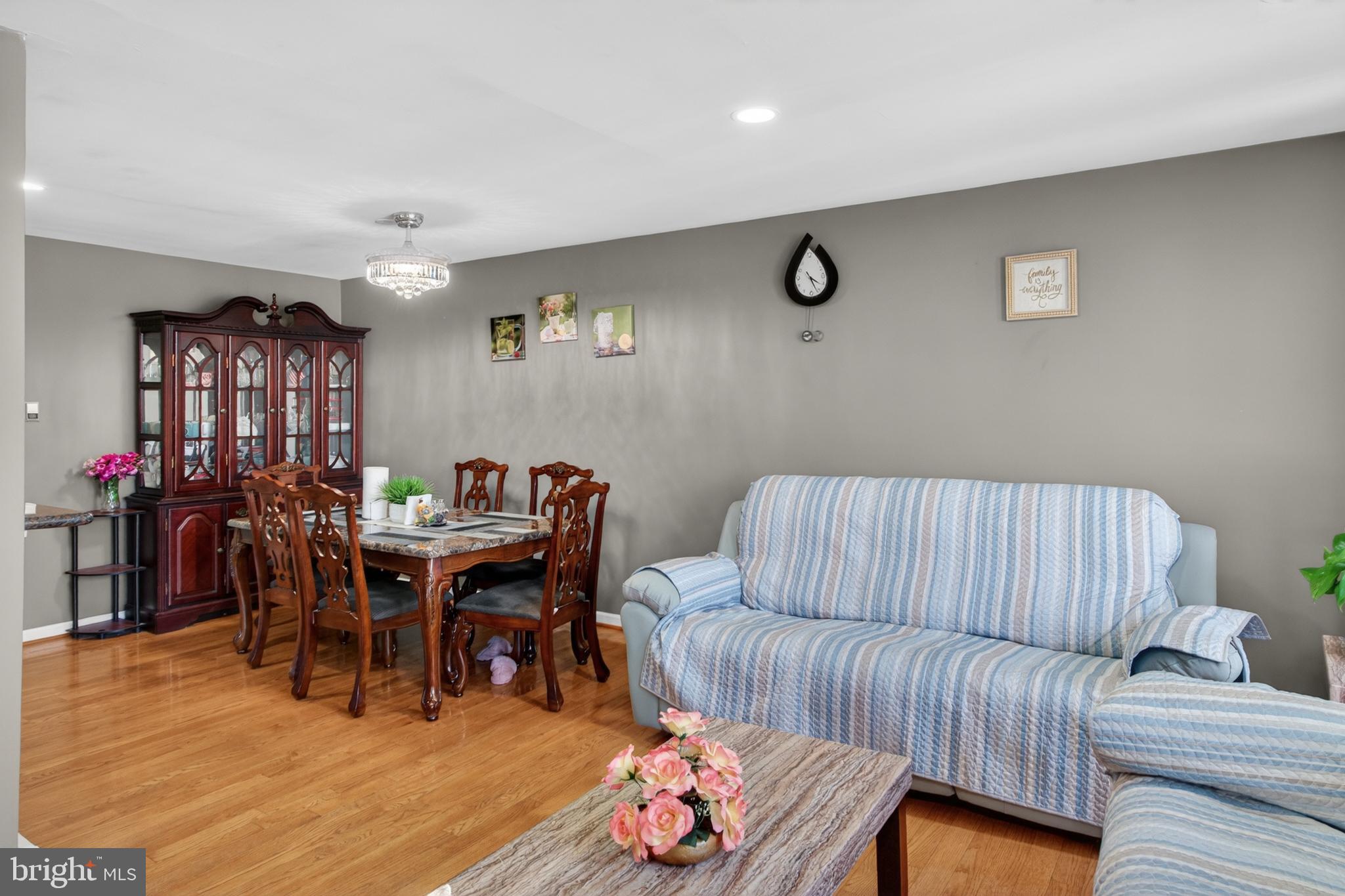 1942 Nester Street Philadelphia, PA 19115 - Photo 4 of 33